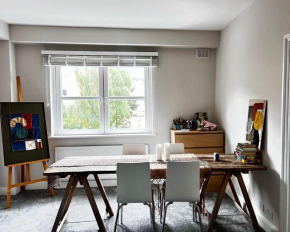 Bright and modern flat near Portobello Road and the canal